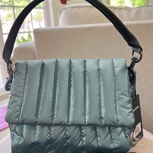 Great bag with 3 different straps to carry as shoulder bag or cross body